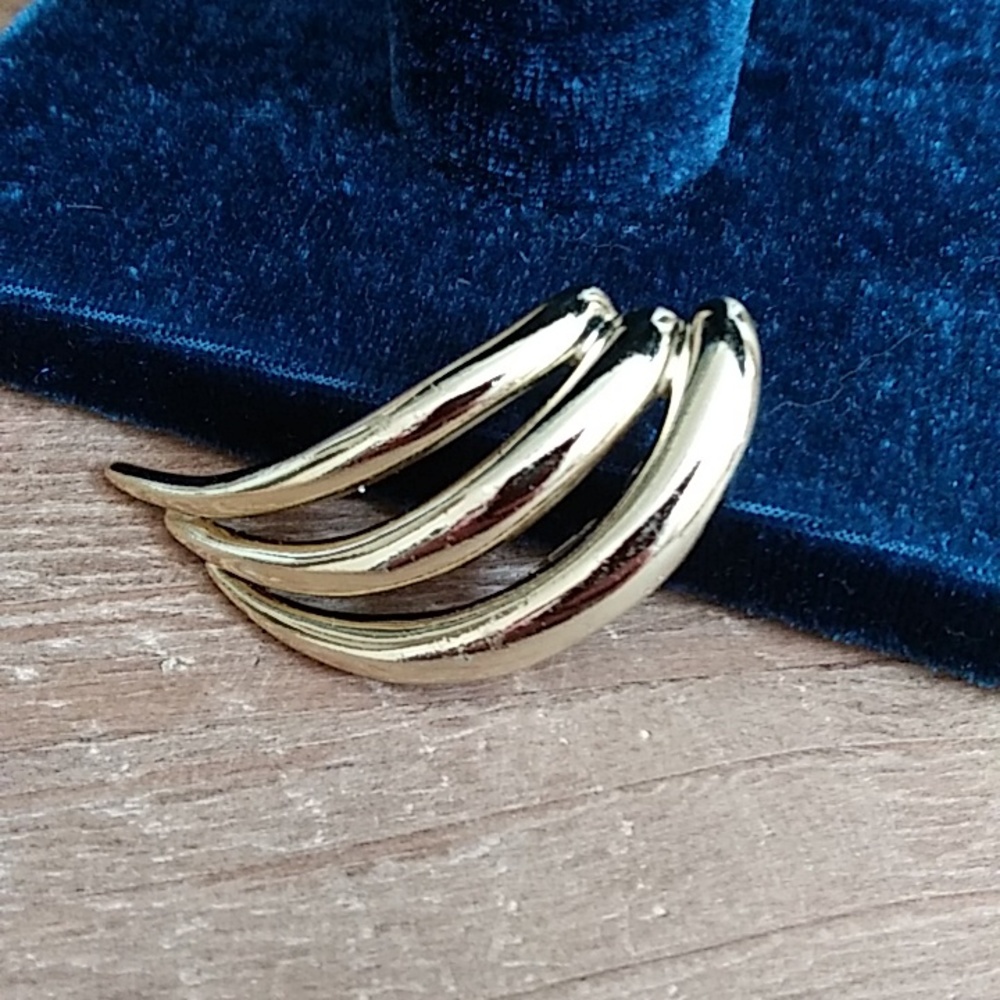Pastelli VTG Solid Gold Tone Brooch Pin